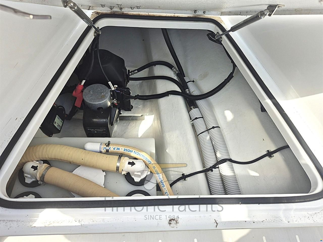 Axopar 28 Cabin