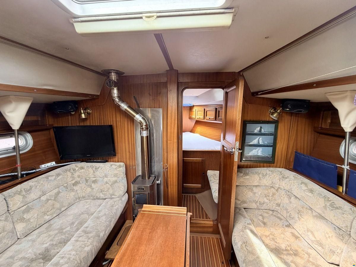 Bavaria 350 Lagoon