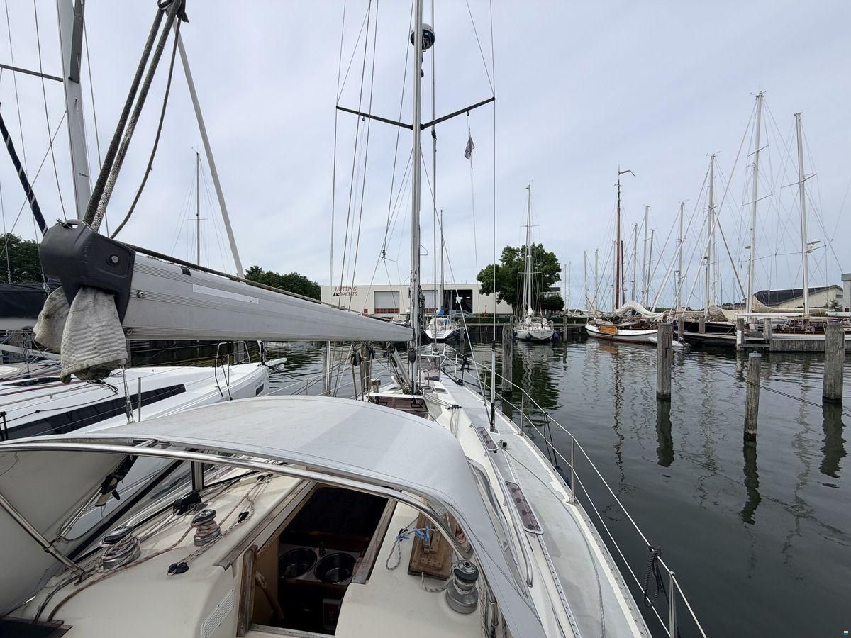 Bavaria 350 Lagoon