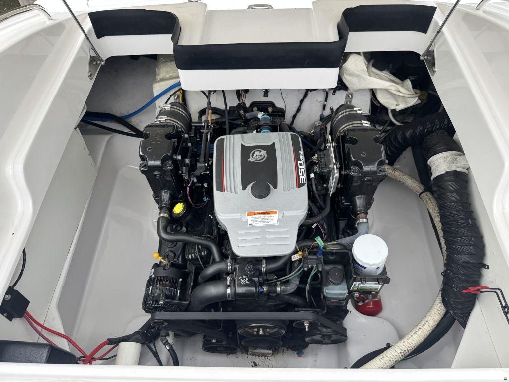 Four Winns H240