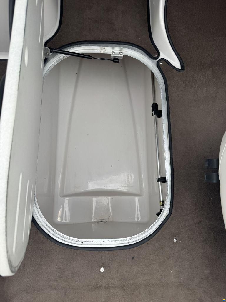Four Winns H240