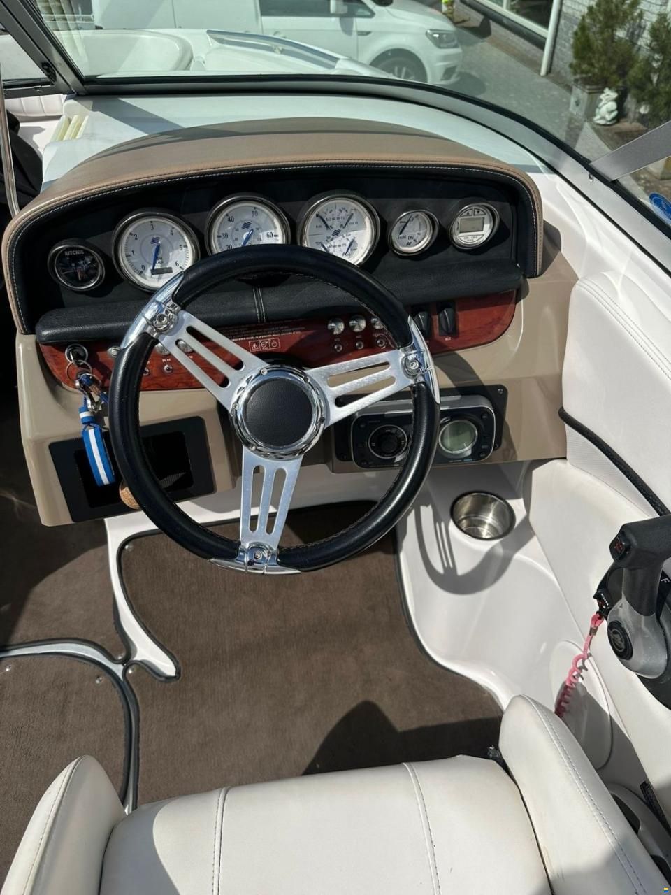 Four Winns H240