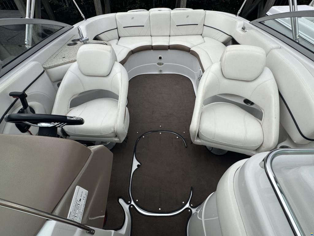 Four Winns H240