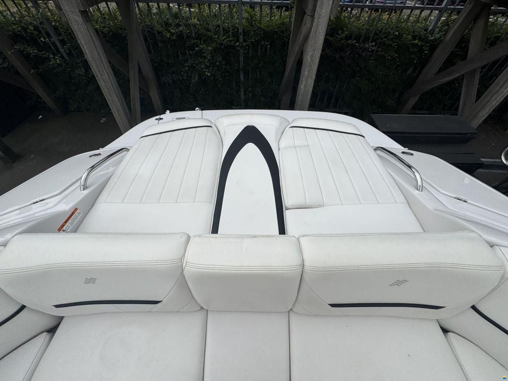 Four Winns H240