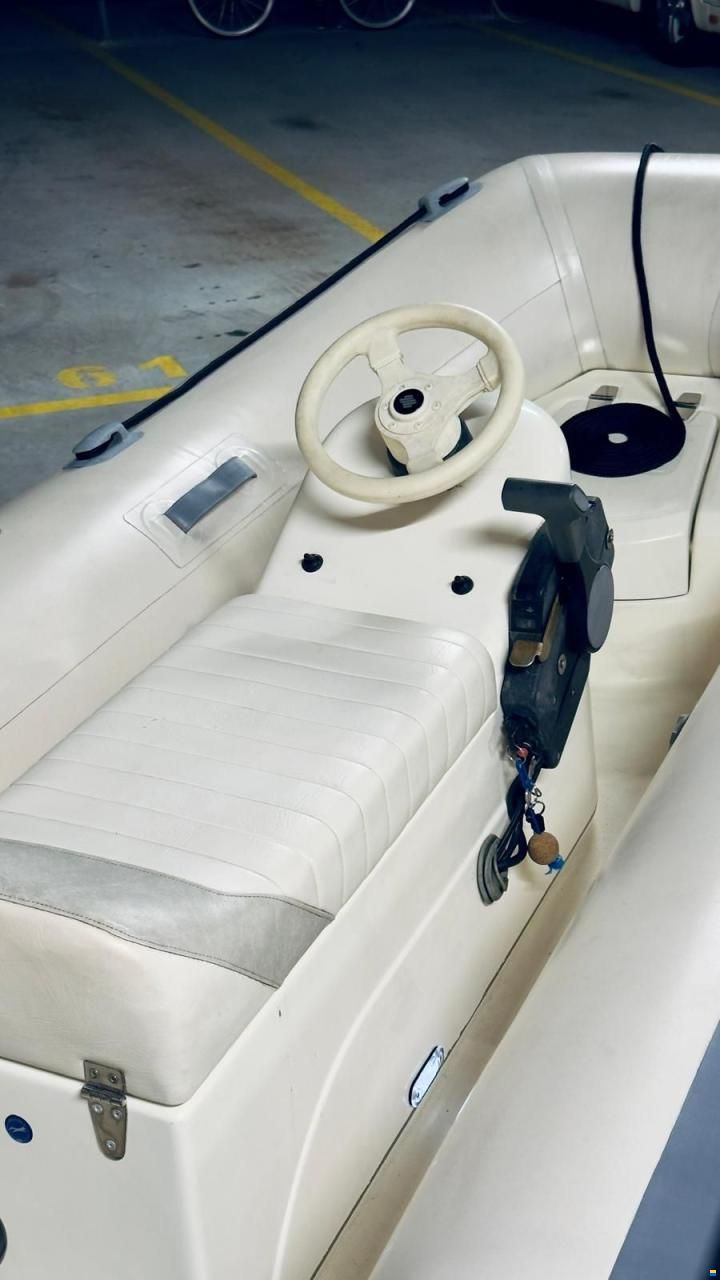Avon 315 RIB