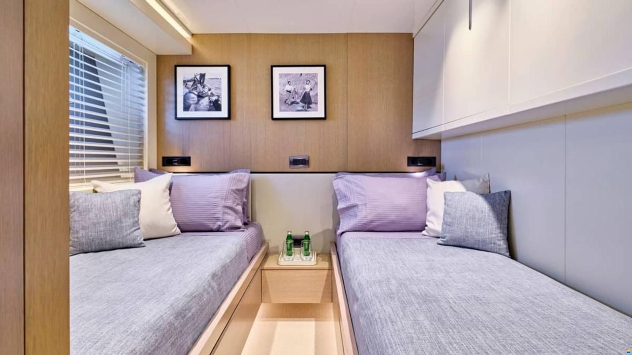 Admiral Yachts 25M