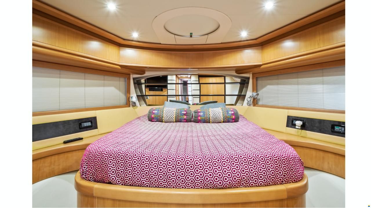 Pershing 76
