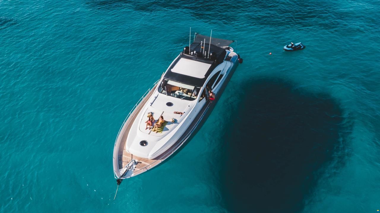 Pershing 76