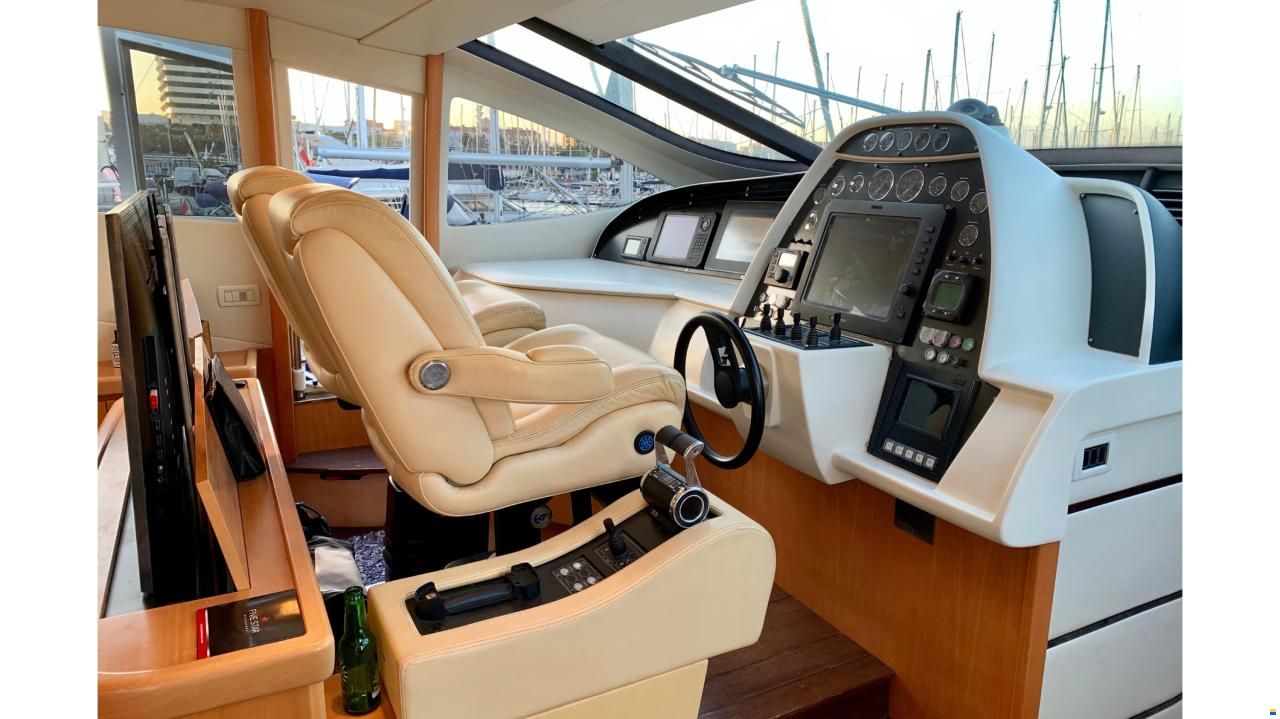 Pershing 76