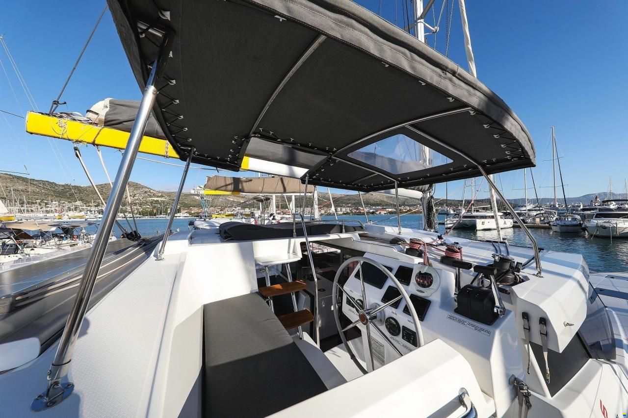 Fountaine Pajot Astrea 42