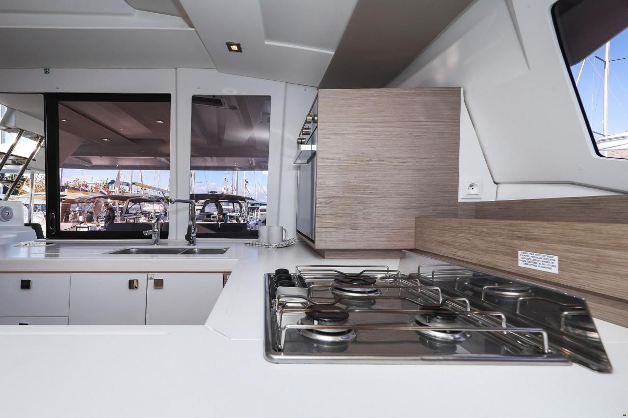 Fountaine Pajot Astrea 42