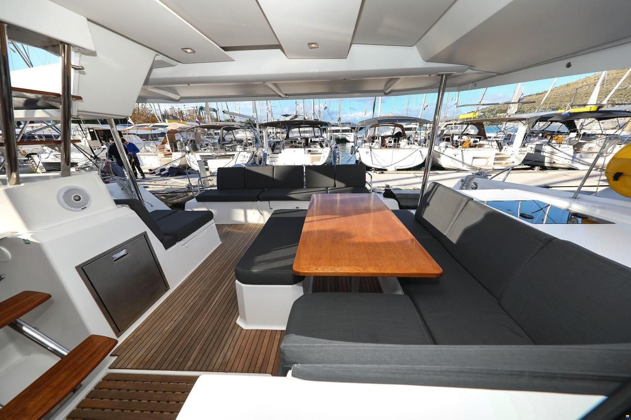 Fountaine Pajot Astrea 42