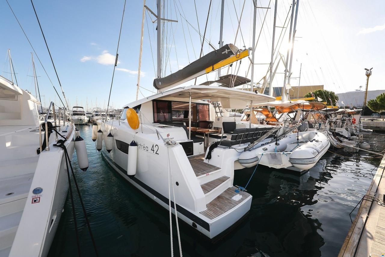 Fountaine Pajot Astrea 42