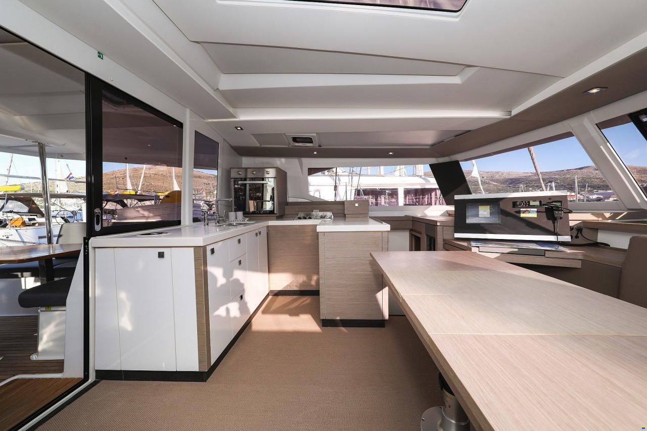Fountaine Pajot Astrea 42