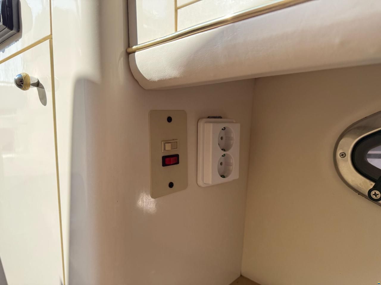 Maxum 2700 SCR