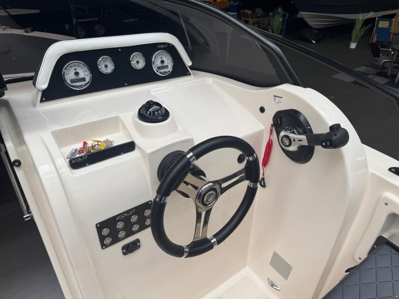 Eolo 6.4 EL Cabin