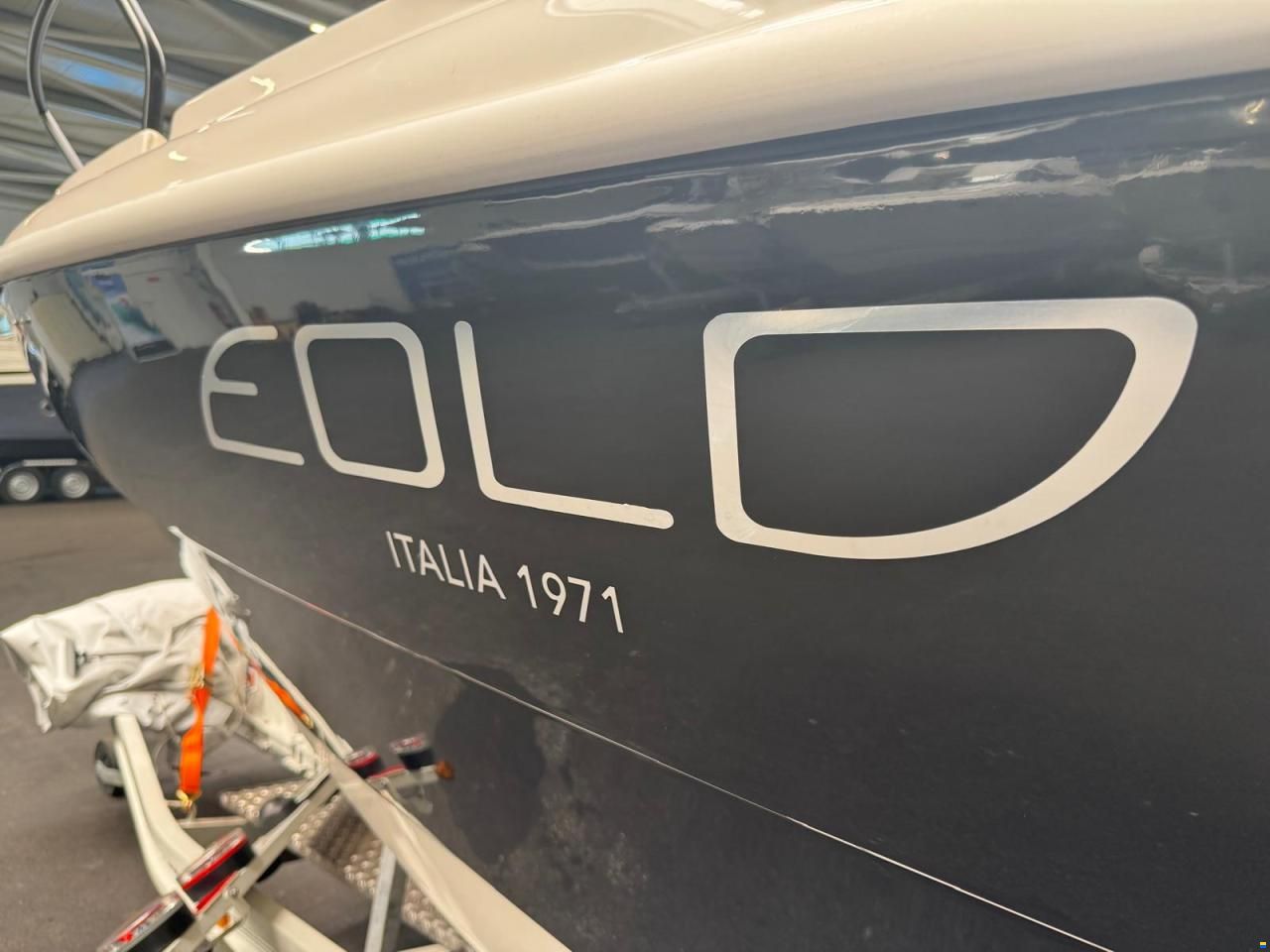 Eolo 6.4 EL Cabin