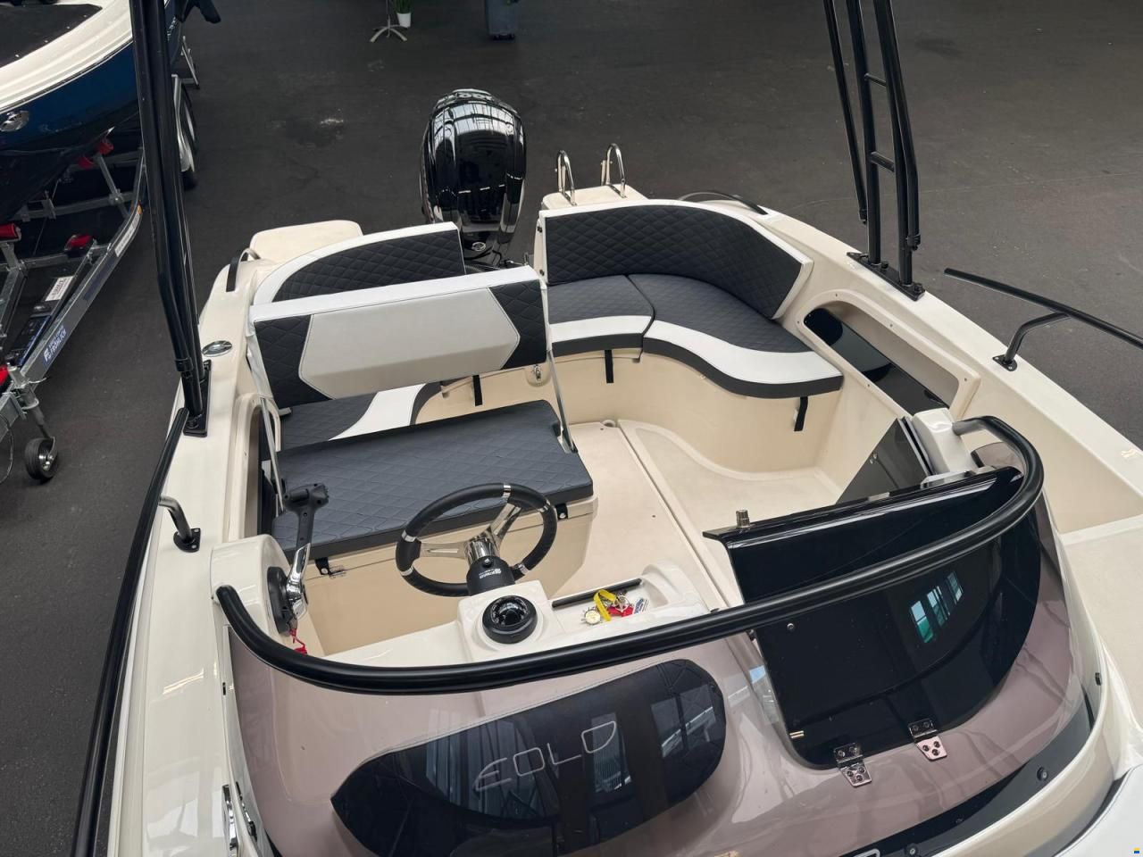 Eolo 6.4 EL Cabin