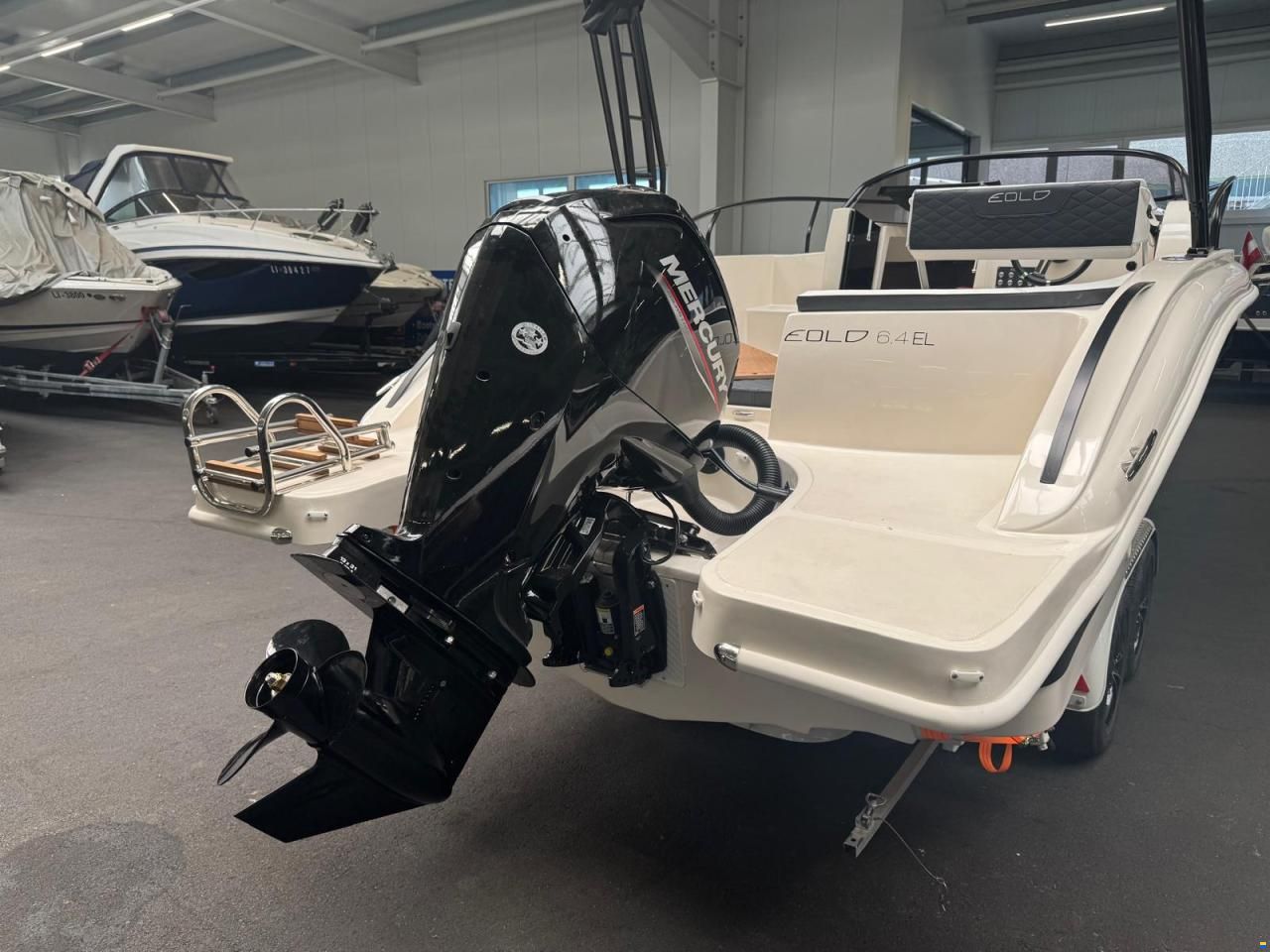 Eolo 6.4 EL Cabin