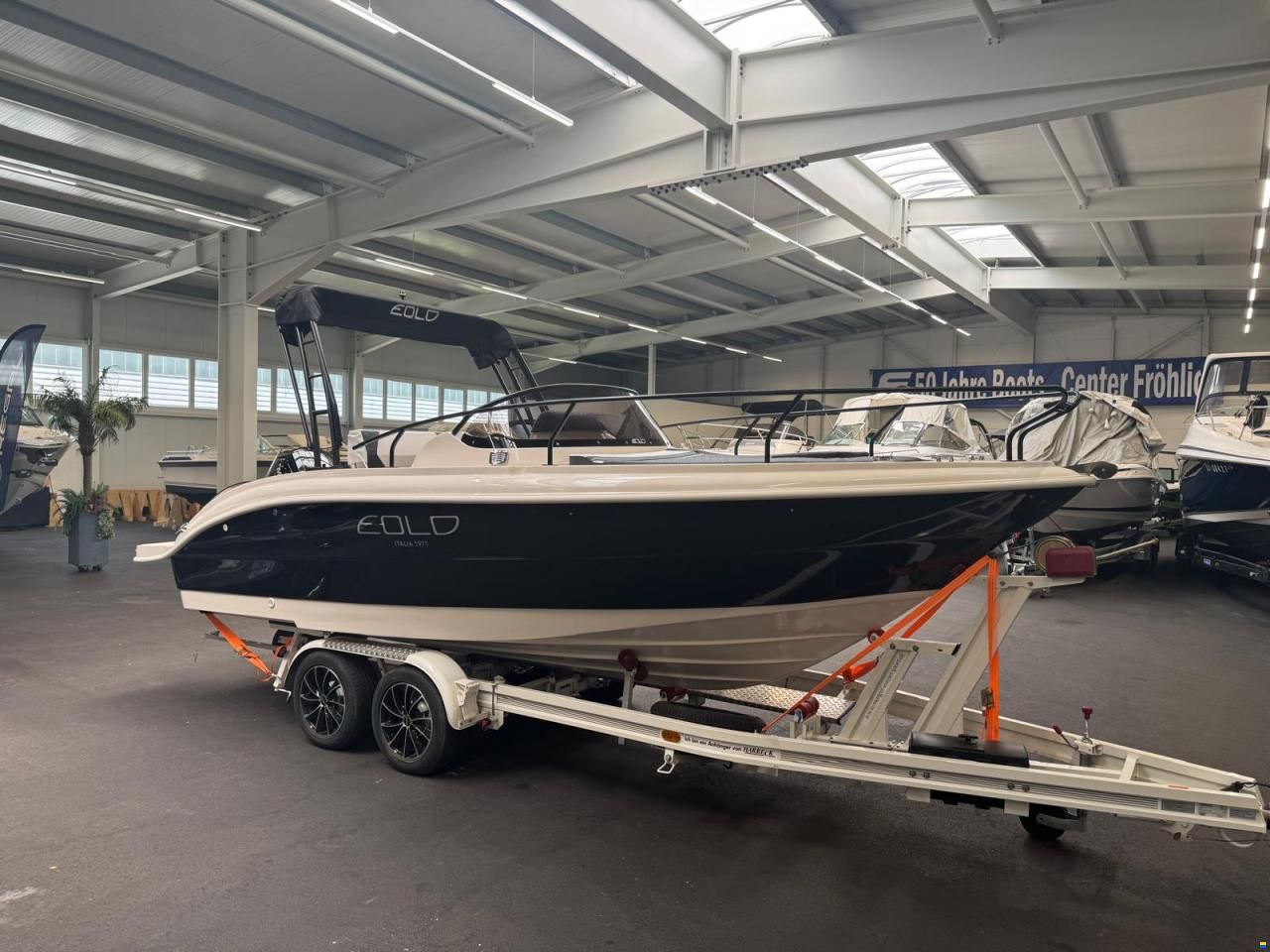 Eolo 6.4 EL Cabin