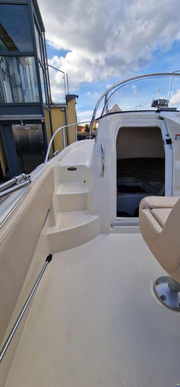 Bayliner Avanti 7
