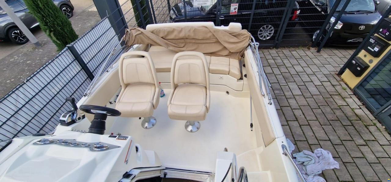 Bayliner Avanti 7