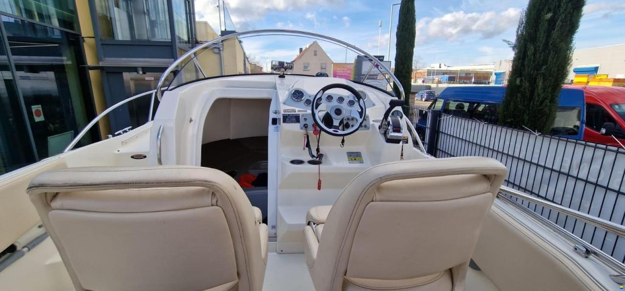 Bayliner Avanti 7