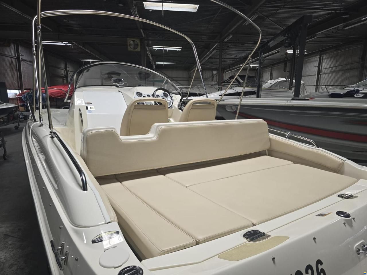 Bayliner Avanti 7