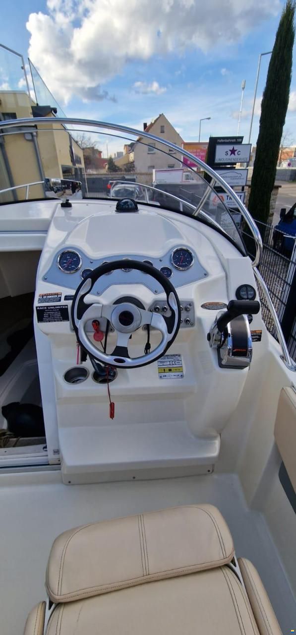 Bayliner Avanti 7