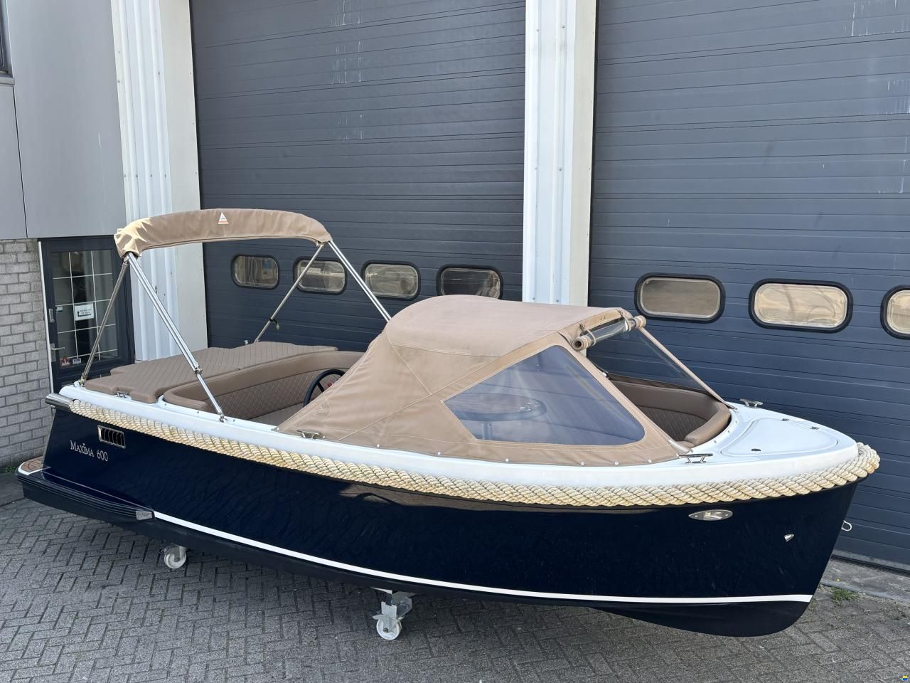 Maxima 600 Tender