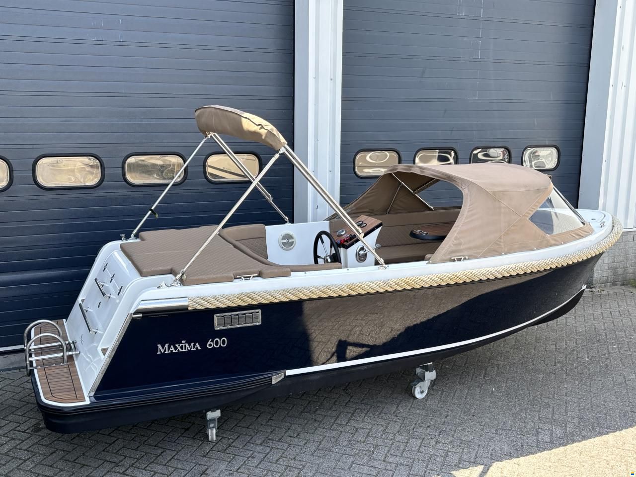 Maxima 600 Tender