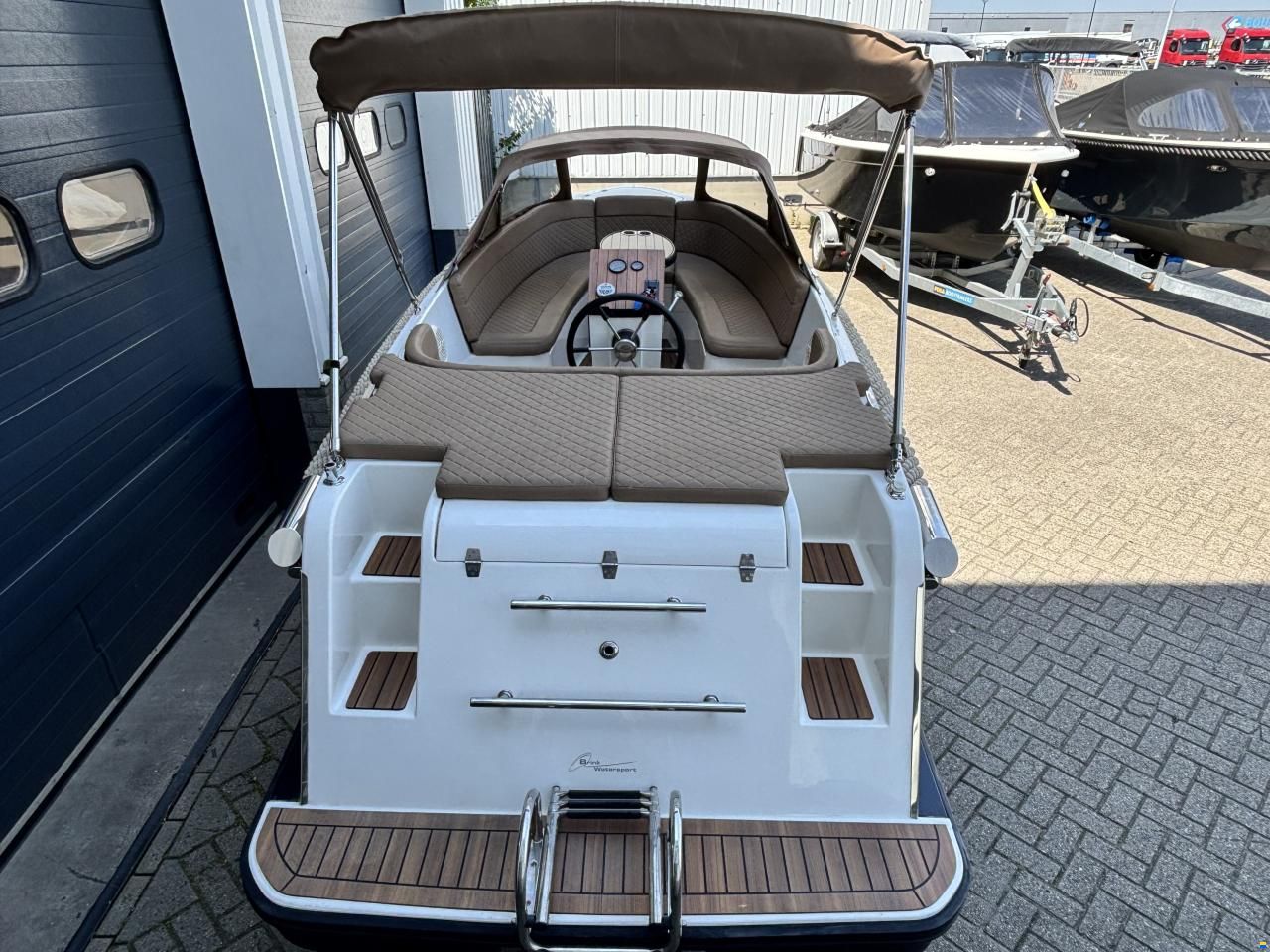 Maxima 600 Tender