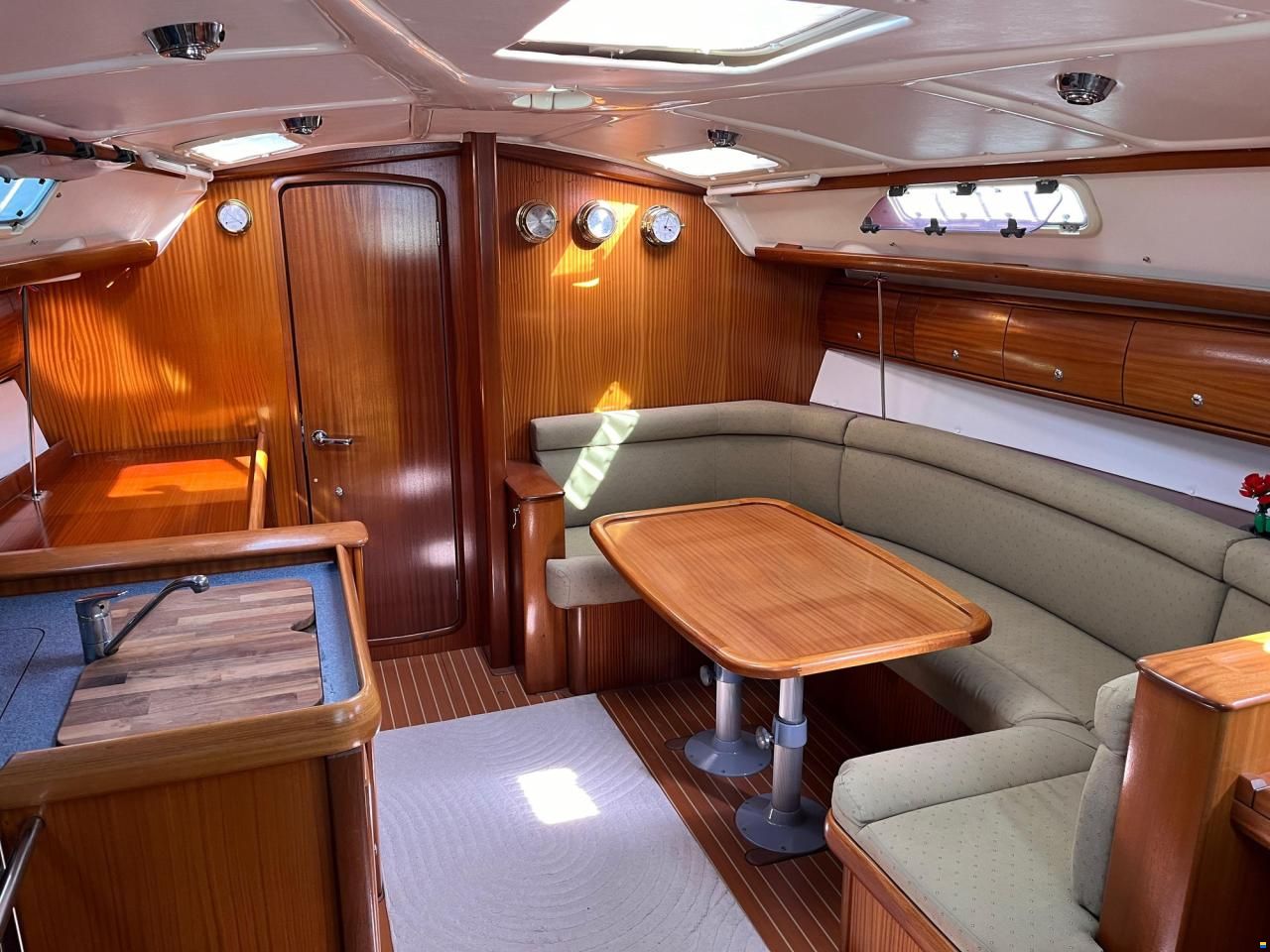 Bavaria 38