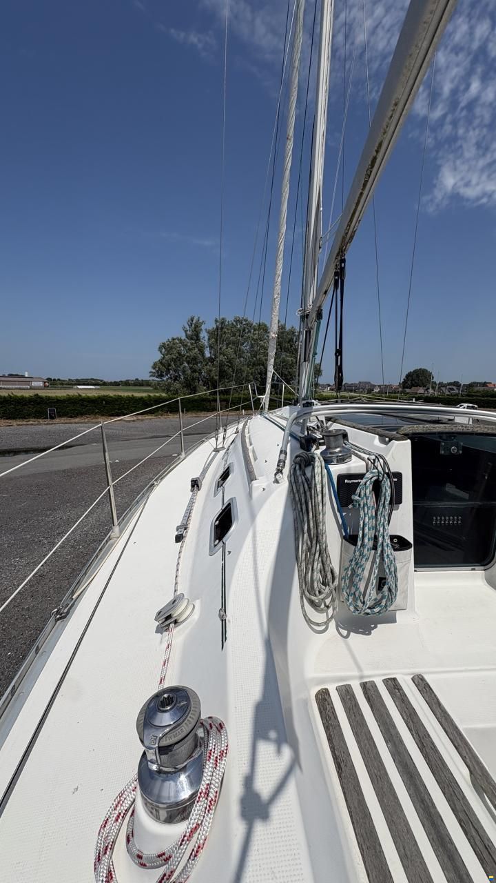 Beneteau Oceanis 300