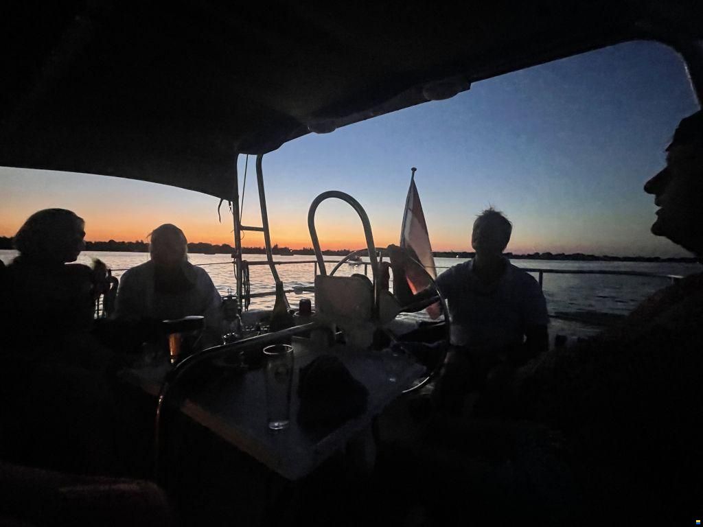 Hunter Marine 356