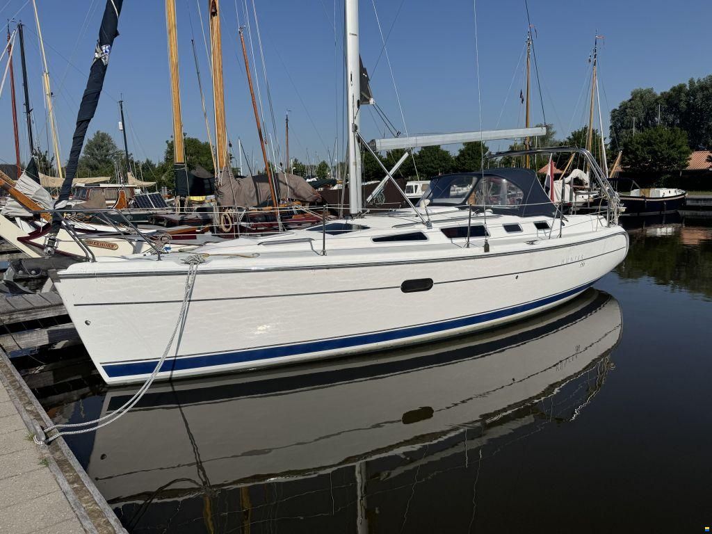 Hunter Marine 356