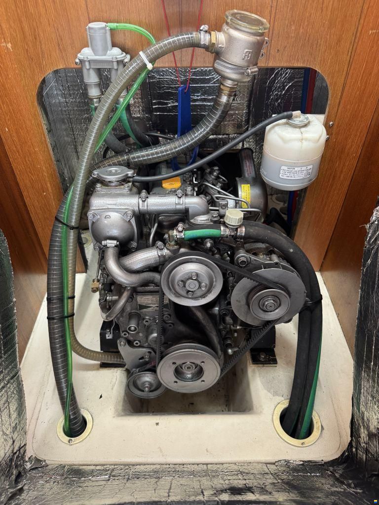 Hunter Marine 356