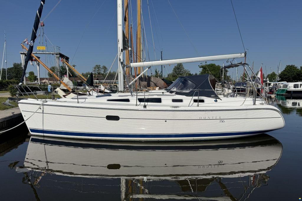 Hunter Marine 356