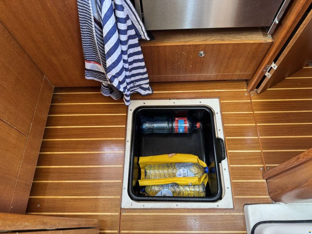 Hunter Marine 356