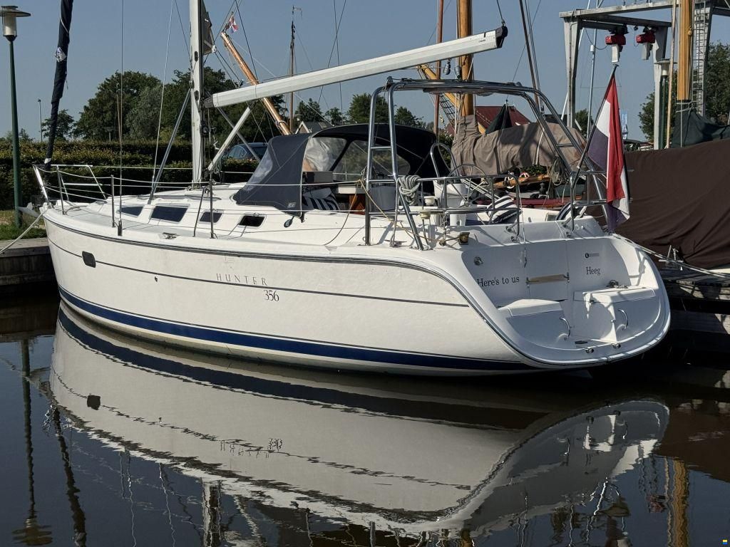 Hunter Marine 356
