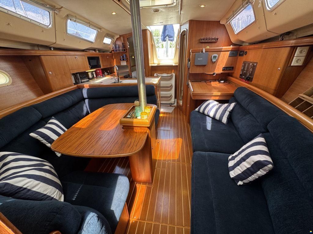 Hunter Marine 356