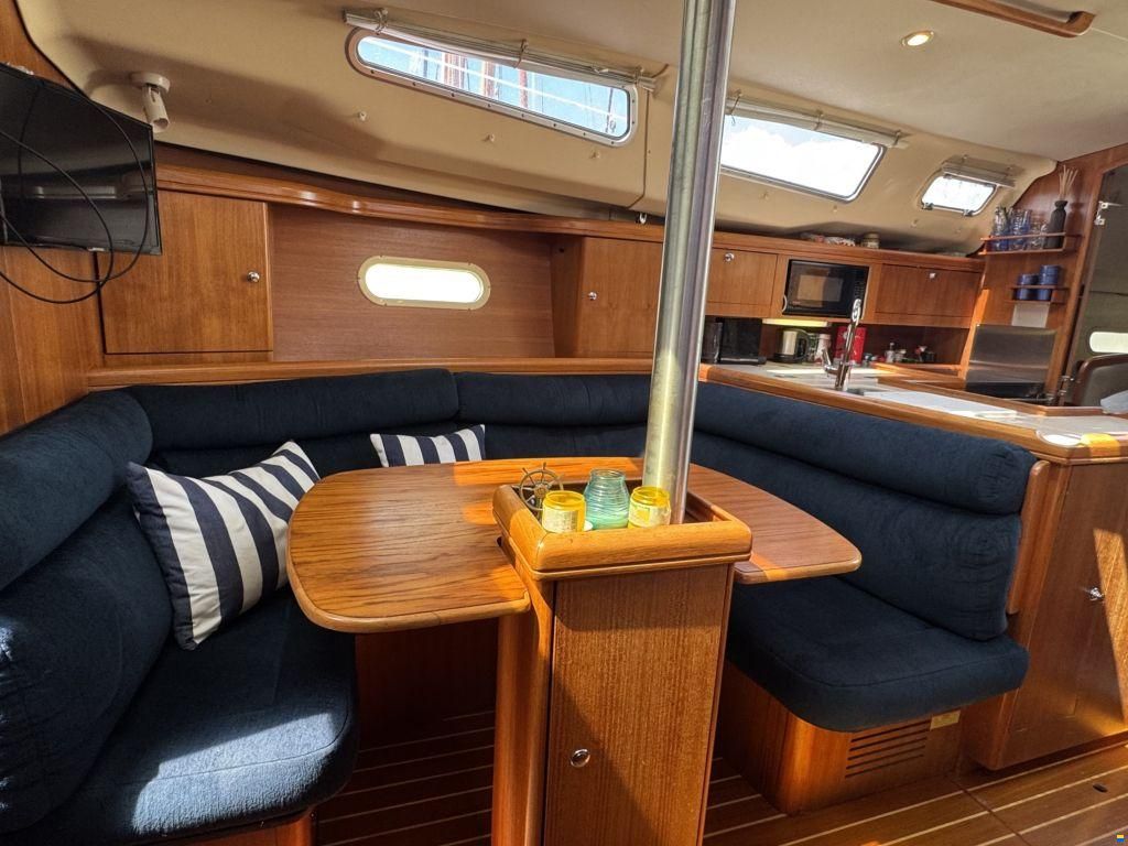 Hunter Marine 356