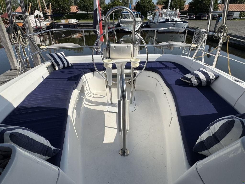 Hunter Marine 356