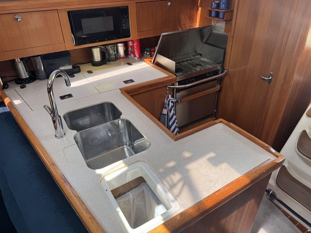 Hunter Marine 356