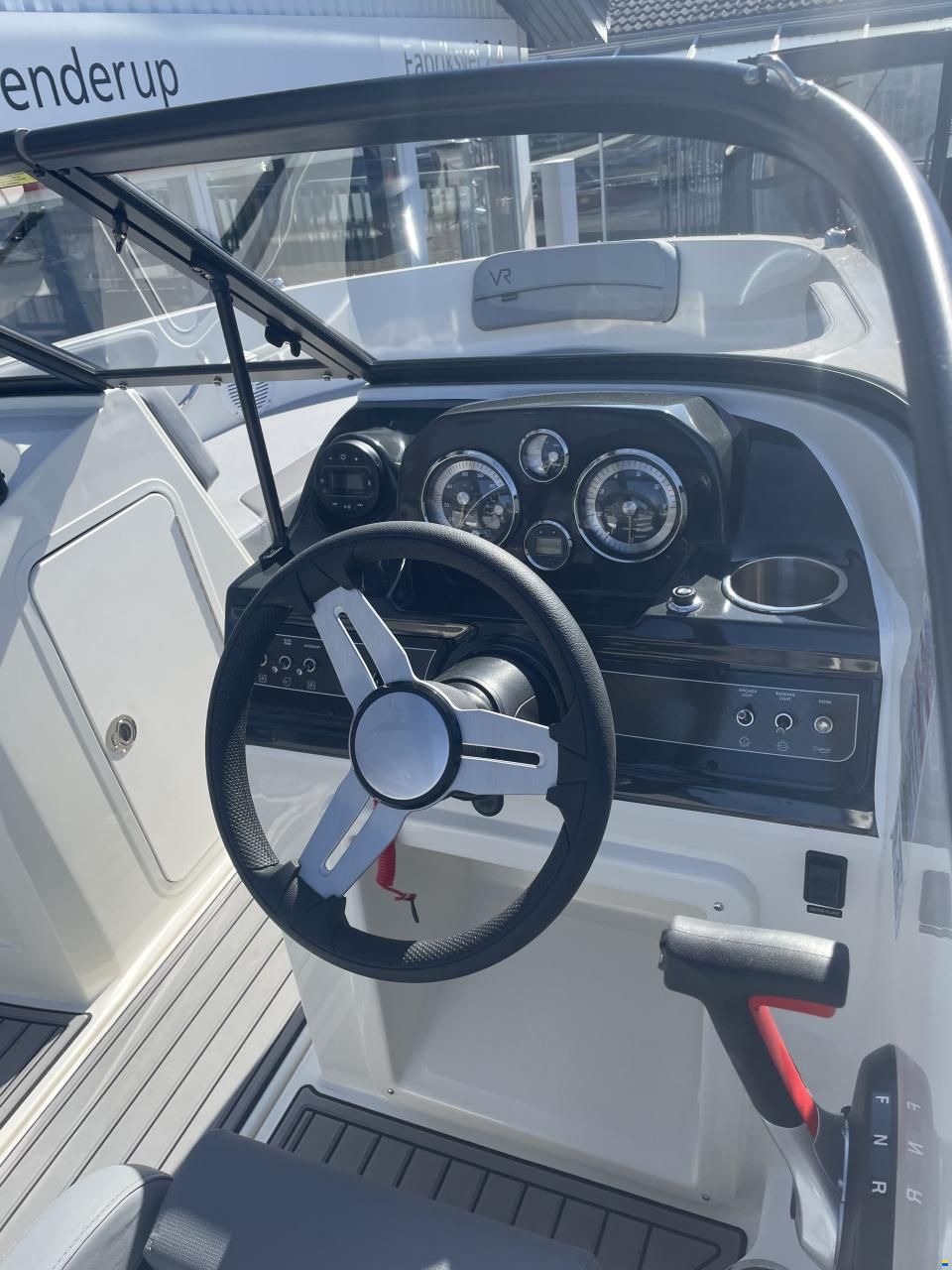 Byliner VR4 Bowrider med F115 ProXS Merc