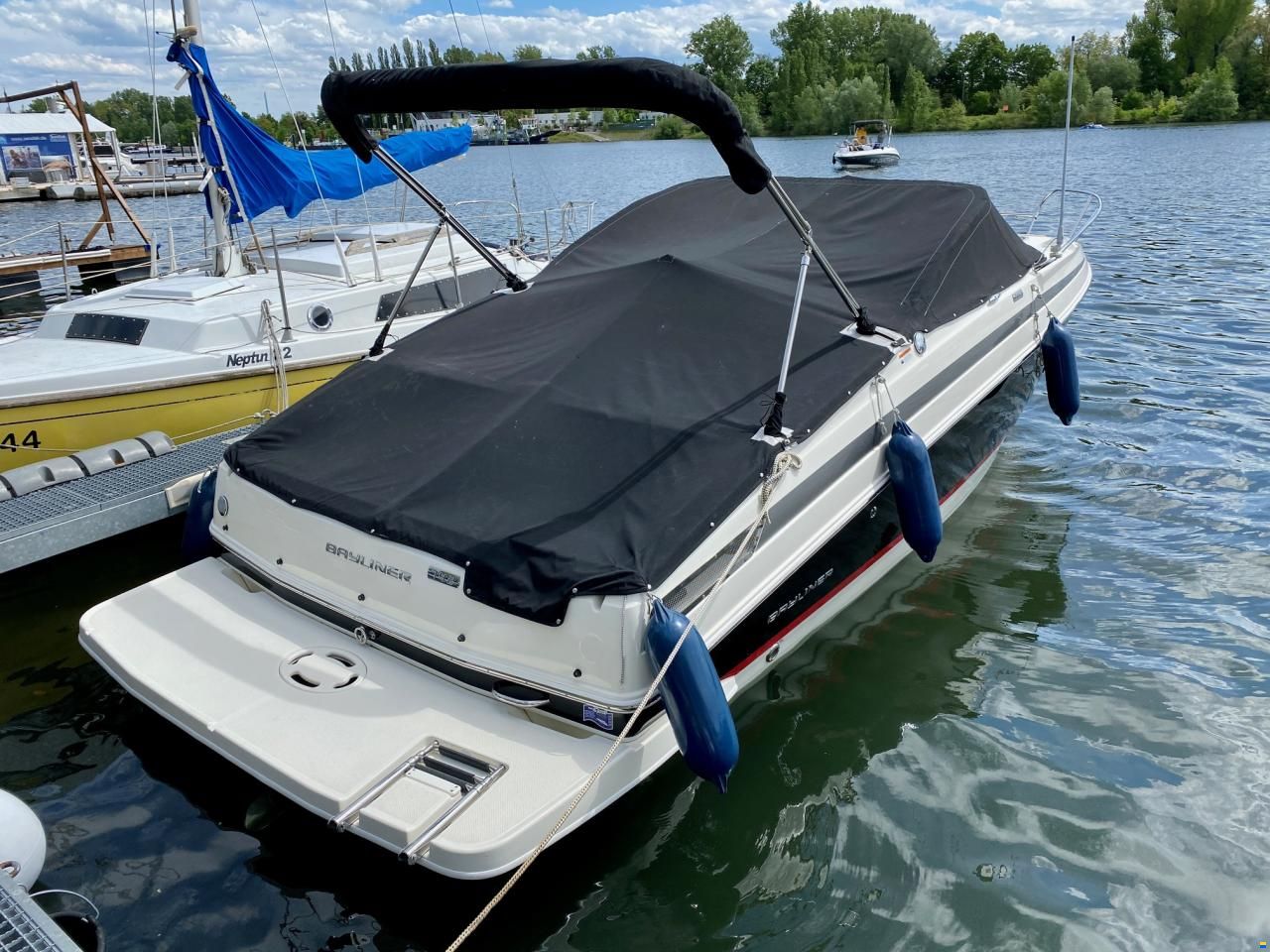 Bayliner 742 Cuddy