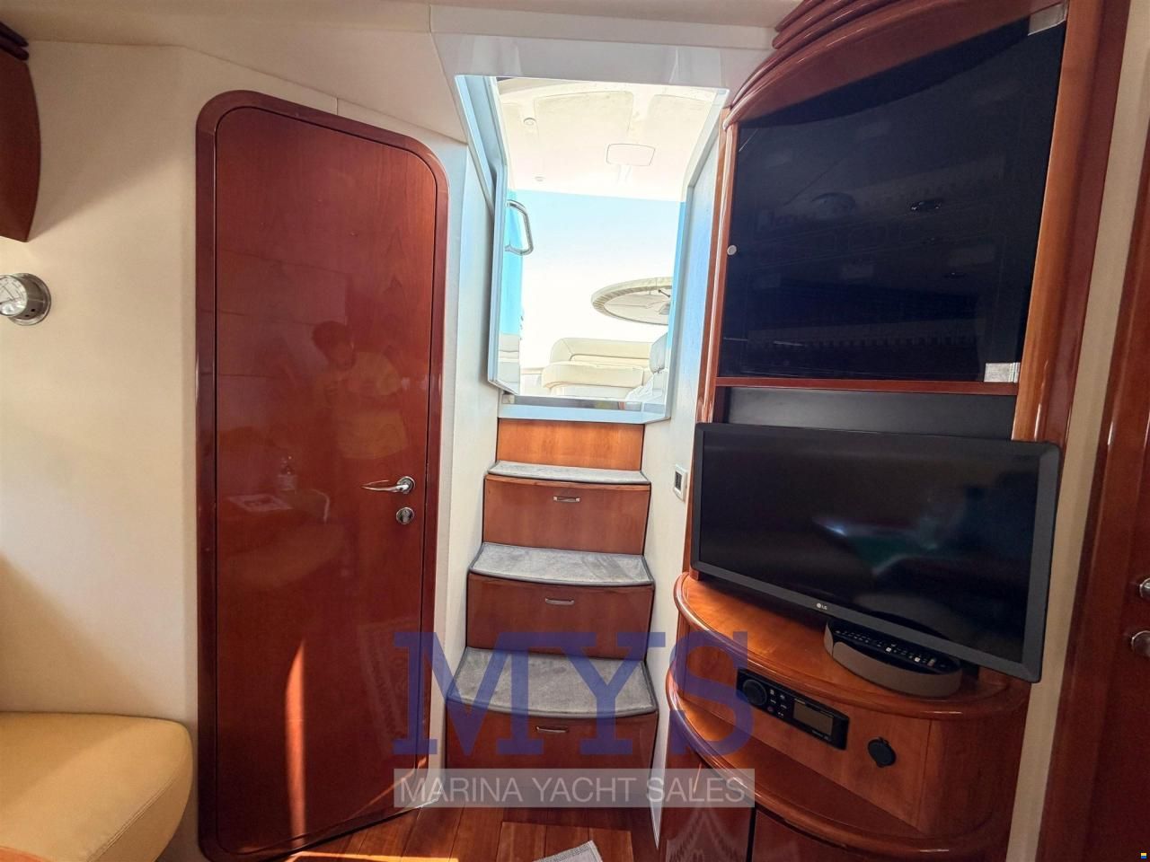 Pershing 43