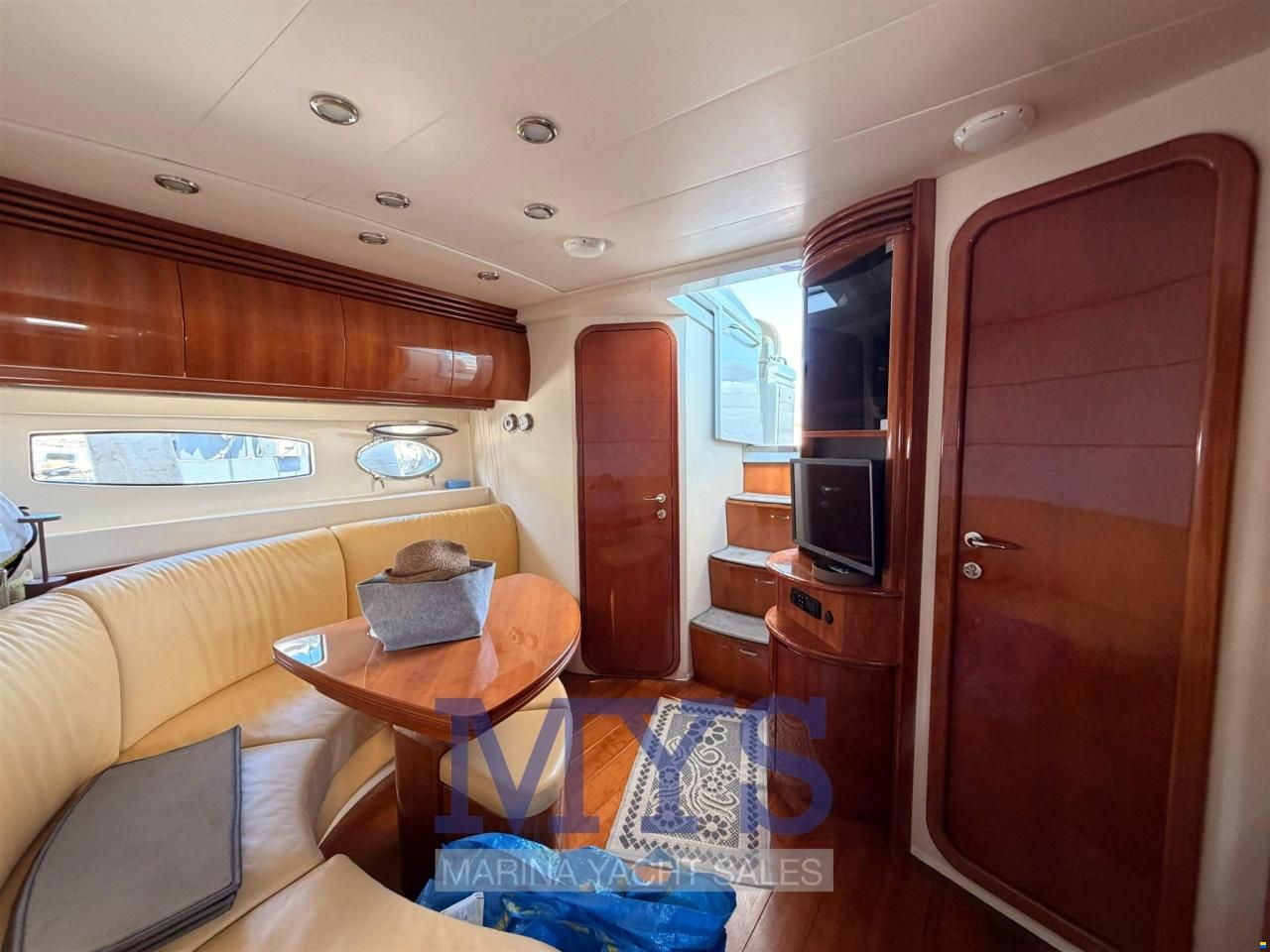 Pershing 43