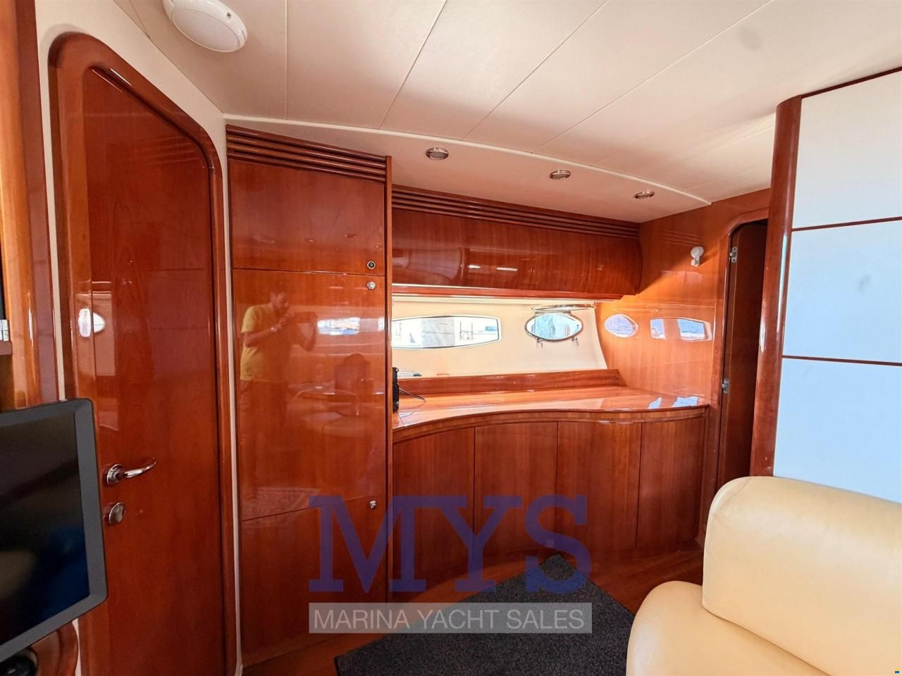 Pershing 43