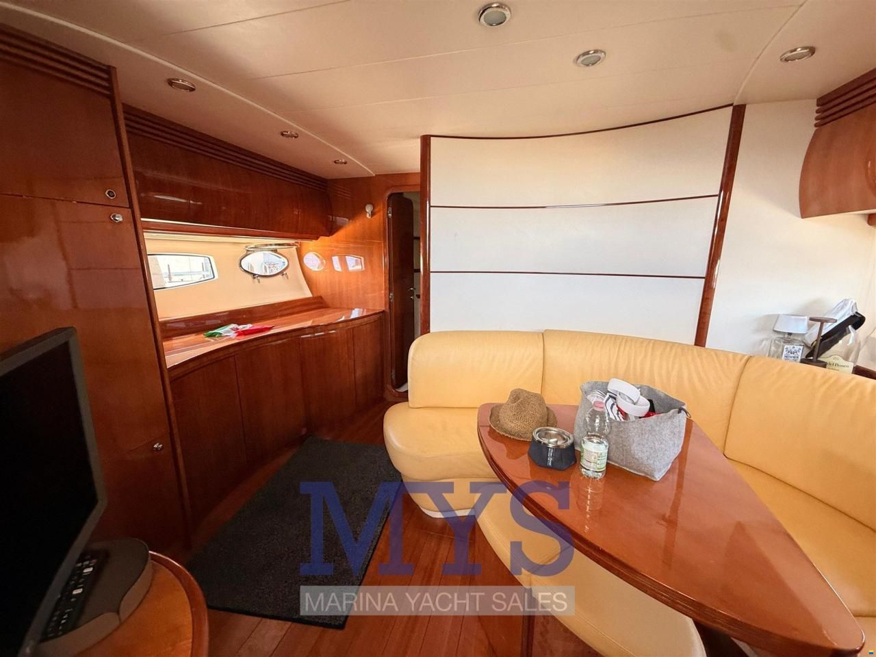 Pershing 43